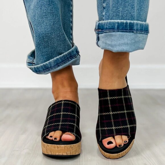 Corkys Totally Buggin Wedges in Black Plaid – Sizes 7–11 - Picture 1 of 4